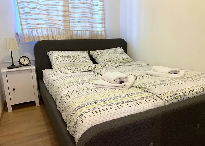 Crystal Lakes Apartment