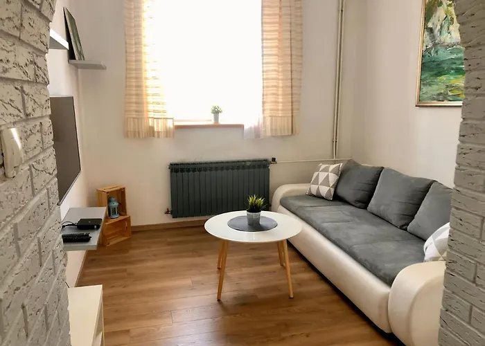 Crystal Lakes Apartment